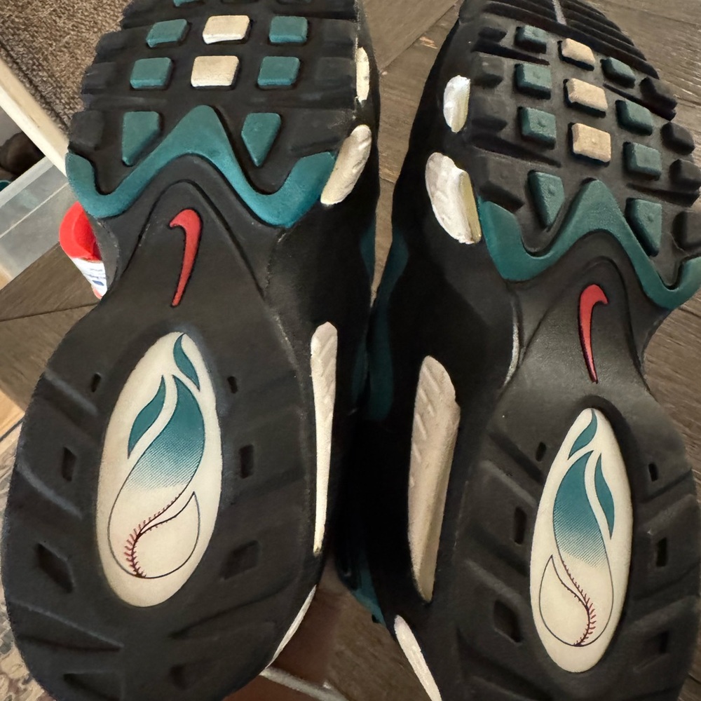 Boys size 8 youth Nike Air Griffey - Picture 2 of 2